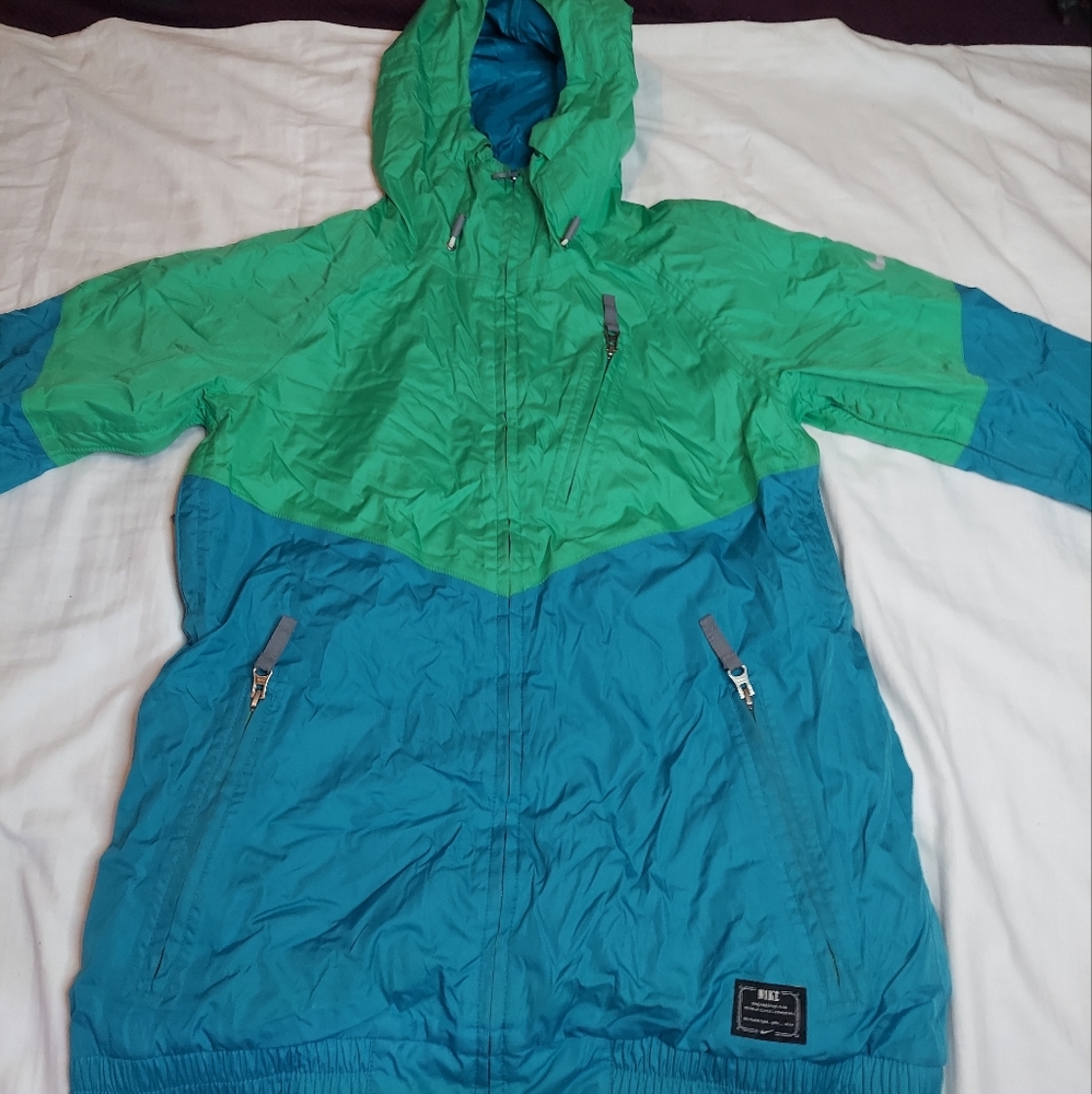 Nike SB Alpenglow Snowboard Jacket 10K Waterproof - Size S (3-5) Gamma Green/Tea